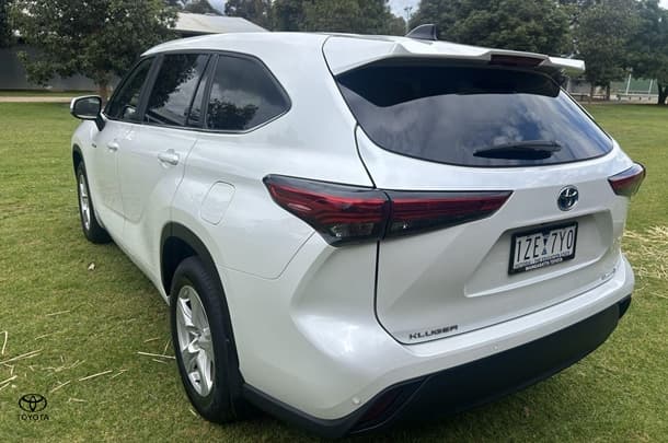 2024 Toyota Kluger GX in White
