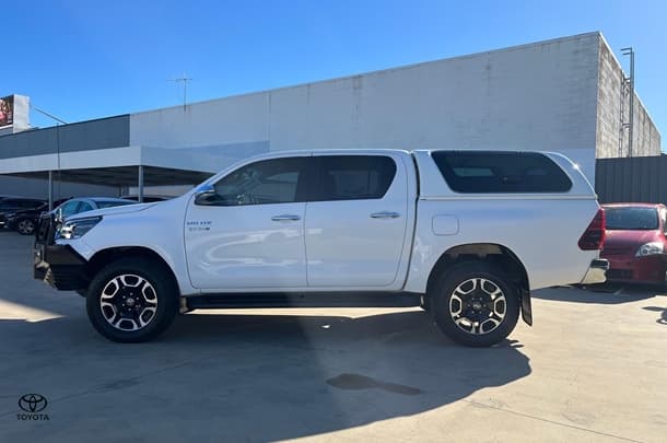 2021 Toyota Hilux SR5 in White