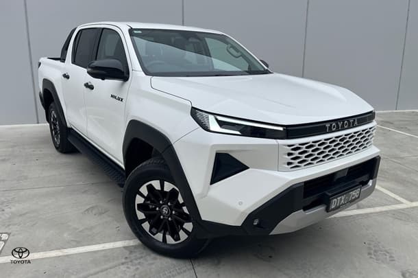 2025 Toyota Hilux SR5 48V in White