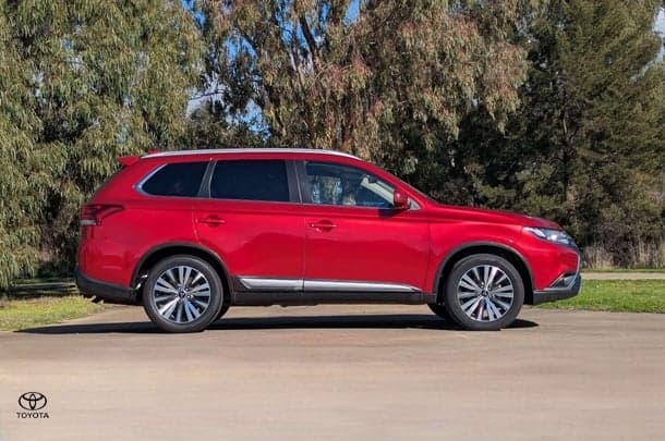 2019 Mitsubishi Outlander LS in Red