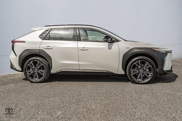 2024 Toyota bZ4X Base in White