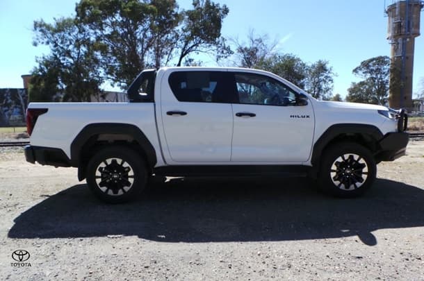 2025 Toyota Hilux SR5 48V in White
