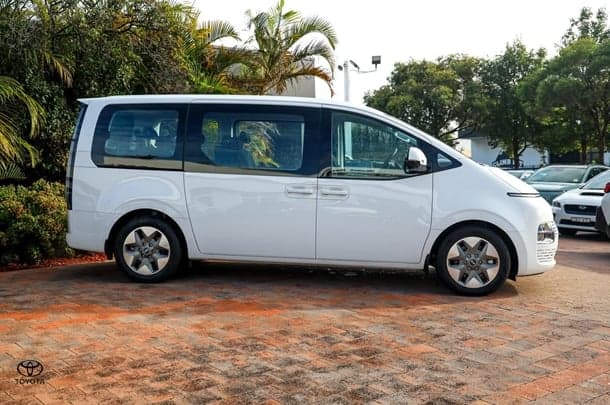 2024 Hyundai STARIA Base in Creamy White
