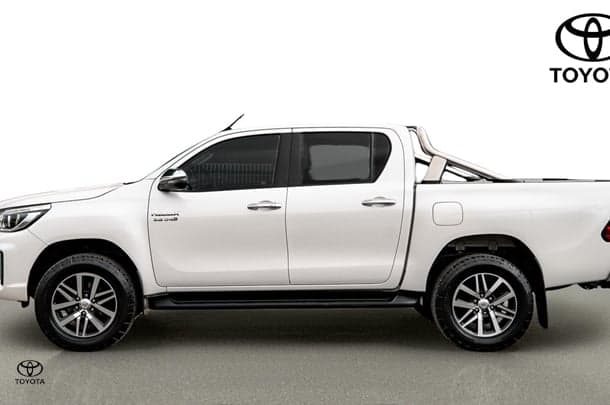 2020 Toyota Hilux SR5 in White