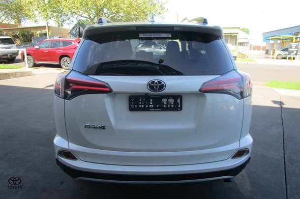 2017 Toyota RAV4 GXL in White