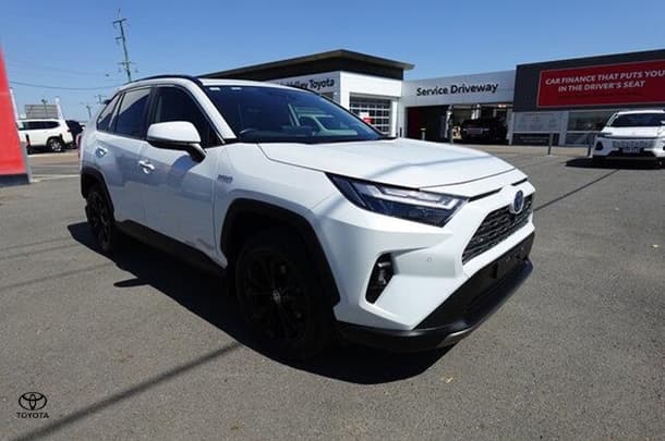 2022 Toyota RAV4 Cruiser in White