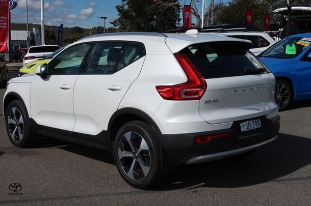 2024 Volvo XC40 Plus B4 in White