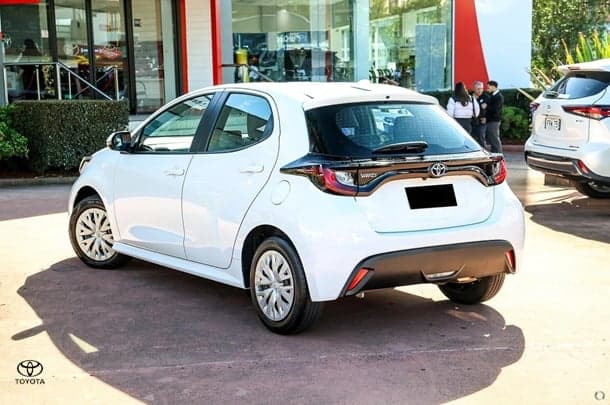 2023 Toyota Yaris Ascent Sport in White