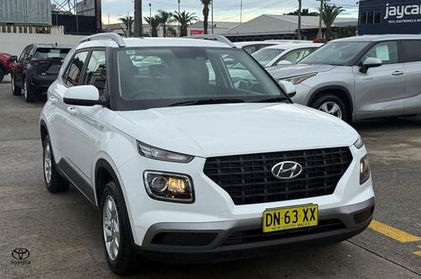 2025 Hyundai Venue Base in Atlas White