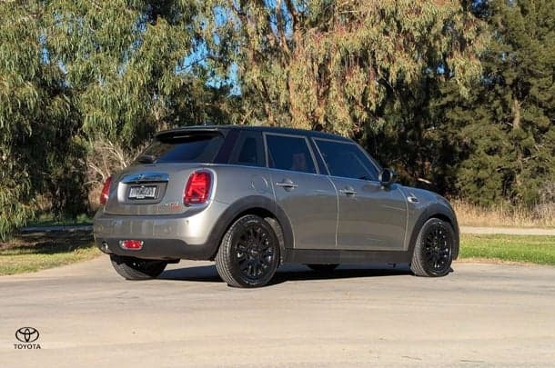 2018 MINI Hatch Cooper in Silver