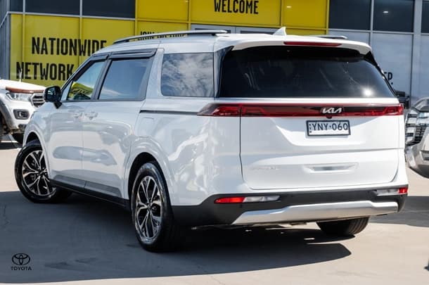 2023 Kia Carnival SLi in White