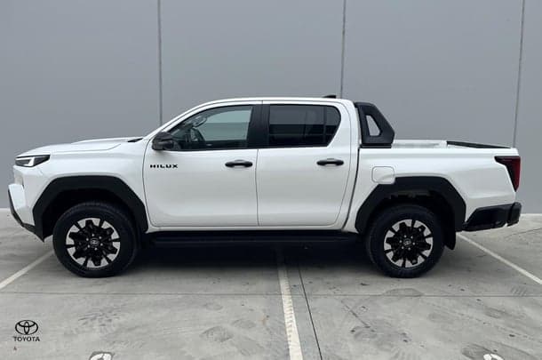 2025 Toyota Hilux SR5 48V in White