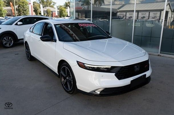 2024 Honda Accord e:HEV RS in Platinum White