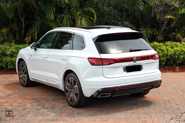 2024 Volkswagen Touareg 210TDI R-Line in Pure White (0q0q)