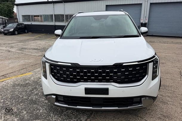 2025 Kia Carnival GT-Line HEV in Snow White Pearl (Swp)