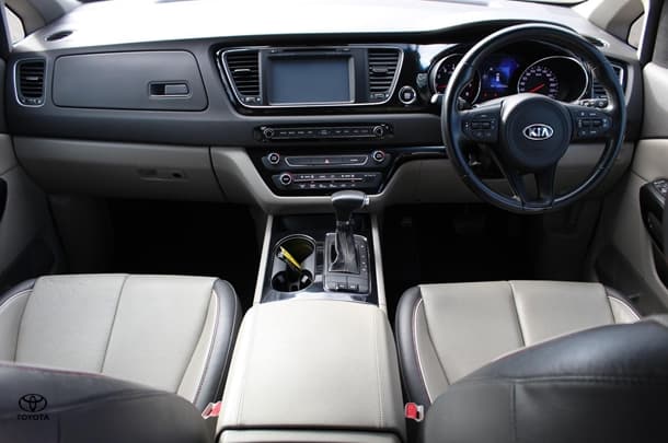 2017 Kia Carnival Si in Silver