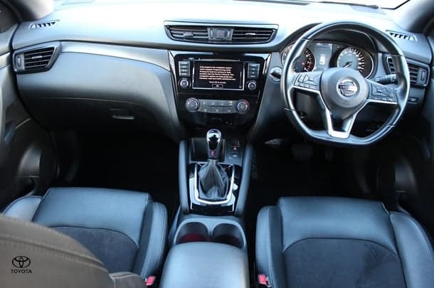 2021 Nissan QASHQAI Midnight Edition in Red