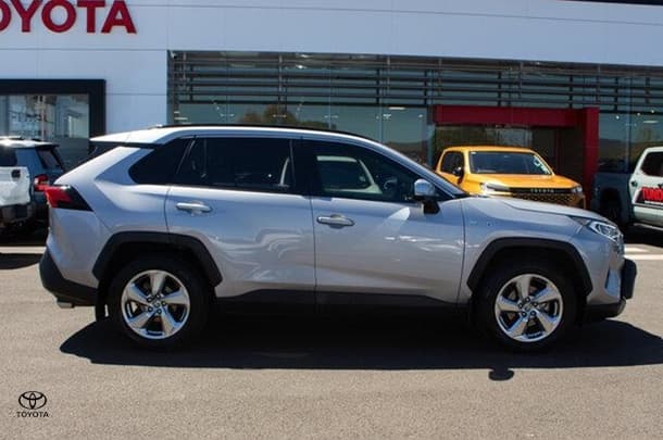 2021 Toyota RAV4 GX in Silver