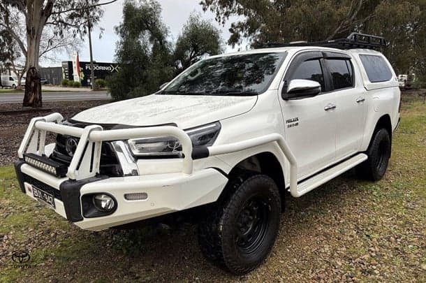 2022 Toyota Hilux SR5 in White