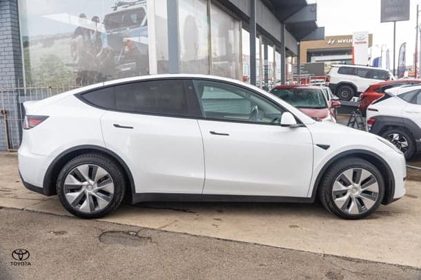 2022 Tesla Model Y Rear-Wheel Drive in White