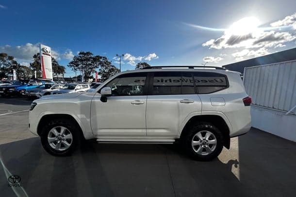 2022 Toyota Landcruiser GXL in White