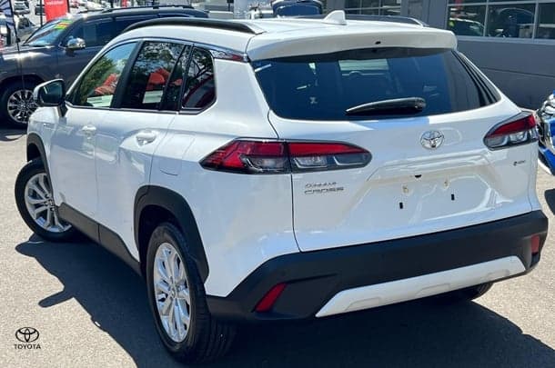 2024 Toyota Corolla Cross GXL in White