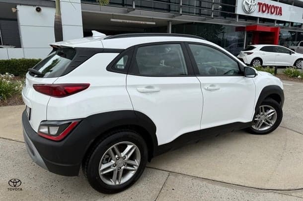 2023 Hyundai Kona Base in White