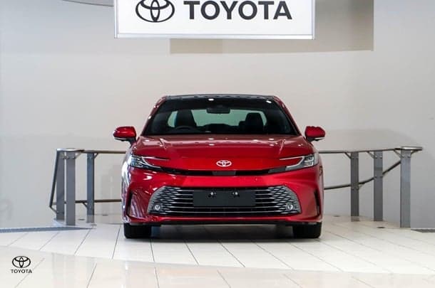 2025 Toyota Camry SL in Red