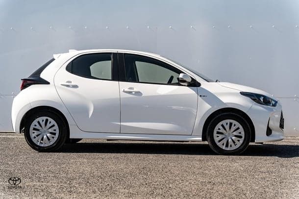 2025 Toyota Yaris Ascent Sport Hybrid in White