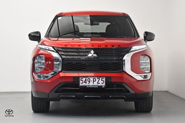 2024 Mitsubishi Outlander Black Edition in Red