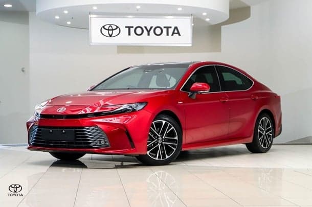 2025 Toyota Camry SL in Red
