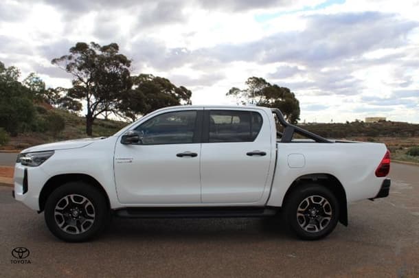 2025 Toyota Hilux SR5 48V in White