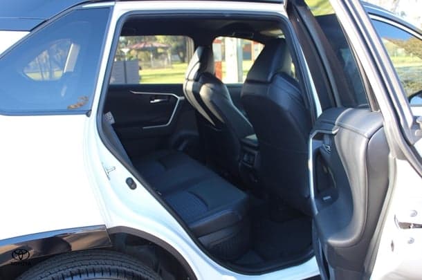 2022 Toyota RAV4 XSE in White