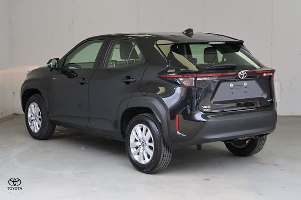 2024 Toyota Yaris Cross GX in Black