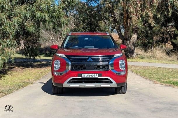2022 Mitsubishi Outlander Aspire in Red