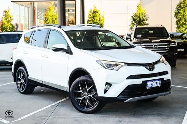 2018 Toyota RAV4 GXL in White