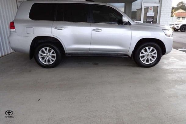 2017 Toyota Landcruiser VX in Silver