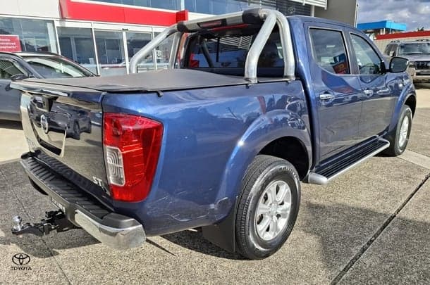 2017 Nissan Navara ST in Blue