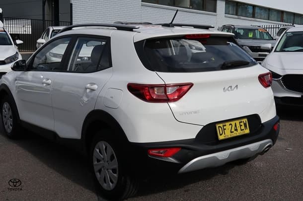 2023 Kia Stonic S in White