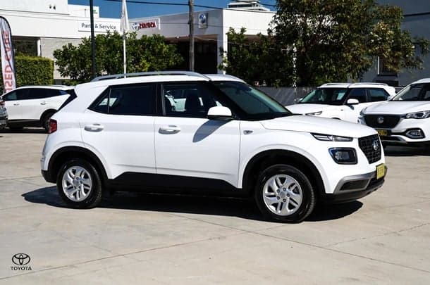2025 Hyundai Venue Base in Atlas White