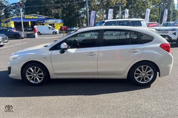 2015 Subaru Impreza 2.0i in White