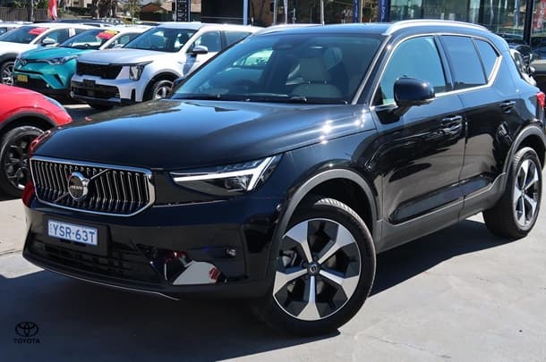 2025 Volvo XC40 Ultra B4 Bright in Black