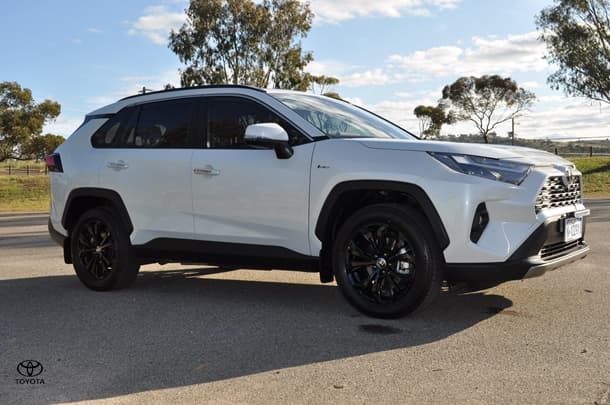 2025 Toyota RAV4 Cruiser in White