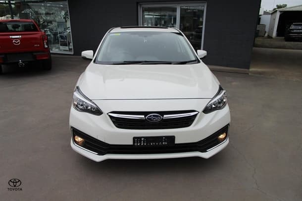 2021 Subaru Impreza 2.0i Premium in White