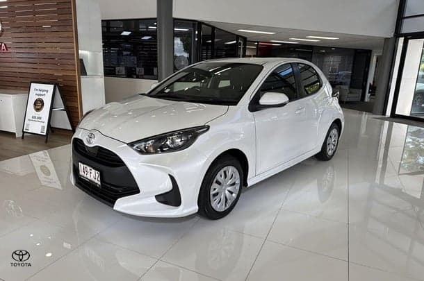 2022 Toyota Yaris Ascent Sport in White