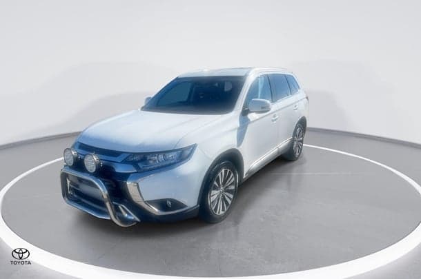 2020 Mitsubishi Outlander LS in White