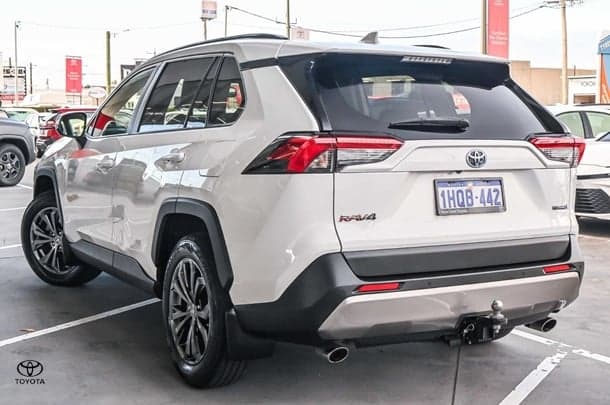 2022 Toyota RAV4 GXL in White