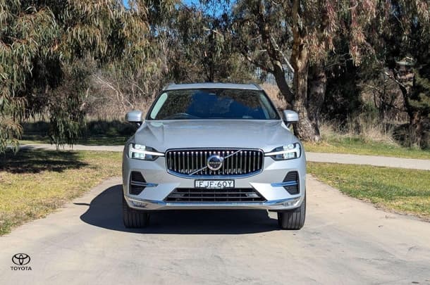 2023 Volvo XC60 Ultimate B5 Bright in Silver
