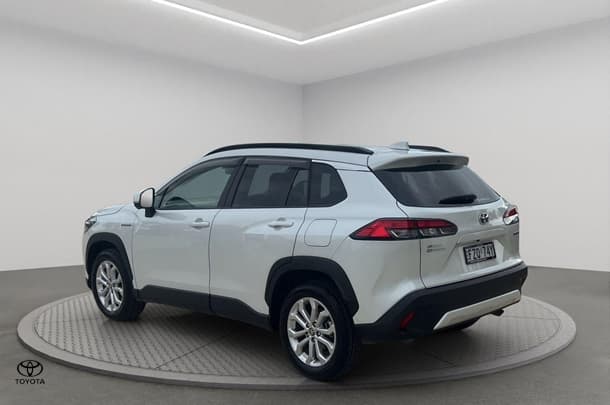2023 Toyota Corolla Cross GXL in White