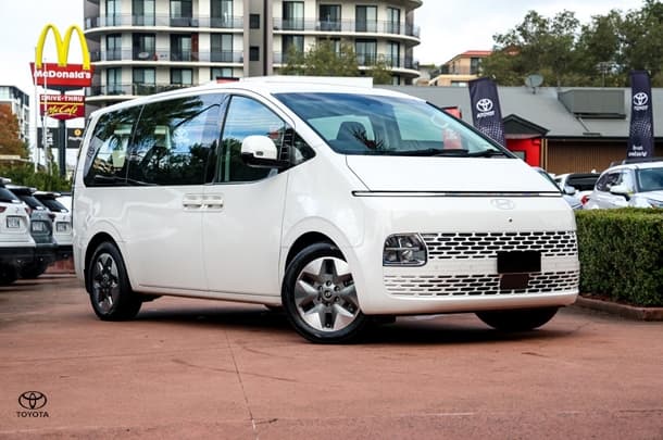 2024 Hyundai STARIA Base in Creamy White